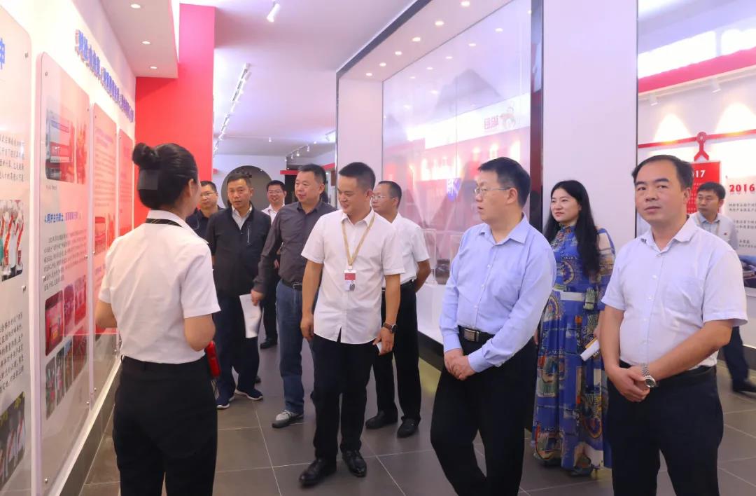 國(guó)家發(fā)改委副司長(zhǎng)邱天朝蒞臨聰廚調(diào)研指導(dǎo)工作 國(guó)家發(fā)改委副司長(zhǎng)邱天朝蒞臨聰廚調(diào)研指導(dǎo)工作