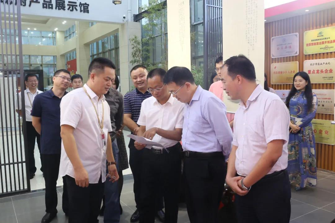 國(guó)家發(fā)改委副司長(zhǎng)邱天朝蒞臨聰廚調(diào)研指導(dǎo)工作 國(guó)家發(fā)改委副司長(zhǎng)邱天朝蒞臨聰廚調(diào)研指導(dǎo)工作